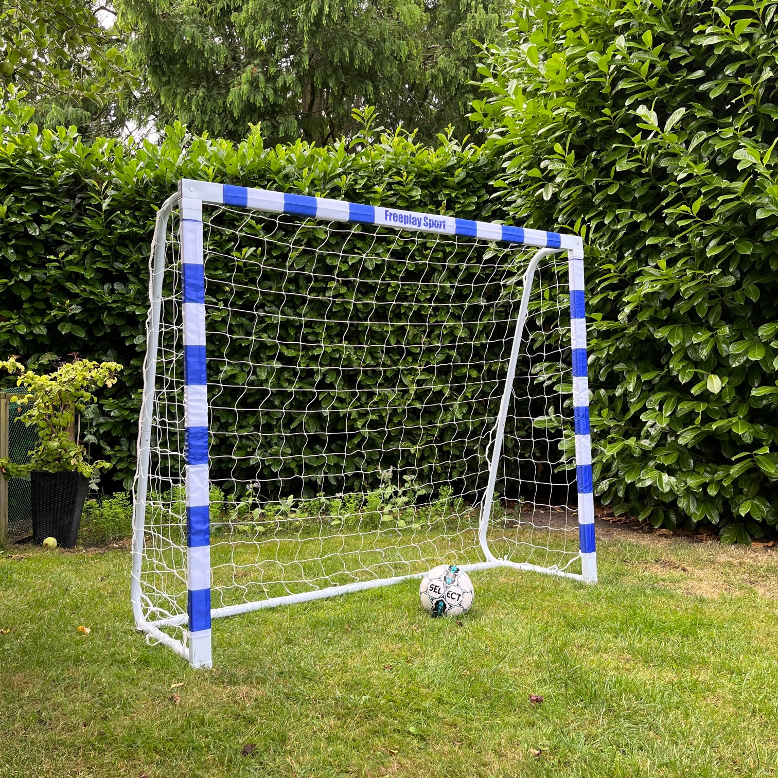 Billede af Fodboldmål i STÅL - Hvid/Blå - 180 cm x 150 cm med net - HURTIG LEVERING