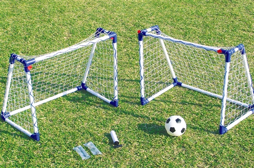Se Minipode Fodboldmål i PLAST - 74 x 60 x 46 cm - Sæt med 2 mål, bold og pumpe til de helt små hos HomeX.dk